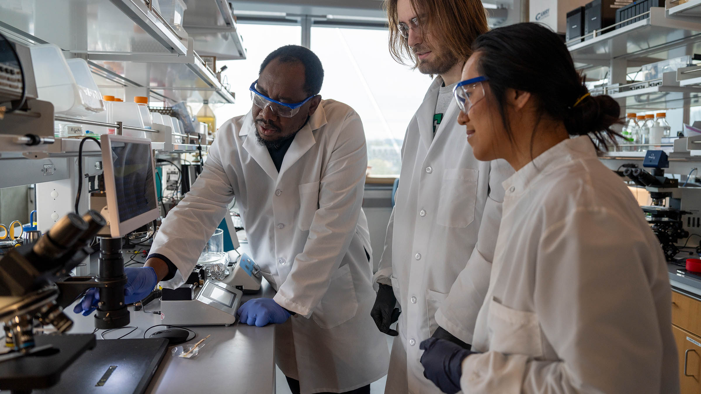 Researchers developing and testing neural interface technologies in the Deku bioengineering laboratory at Knight Campus