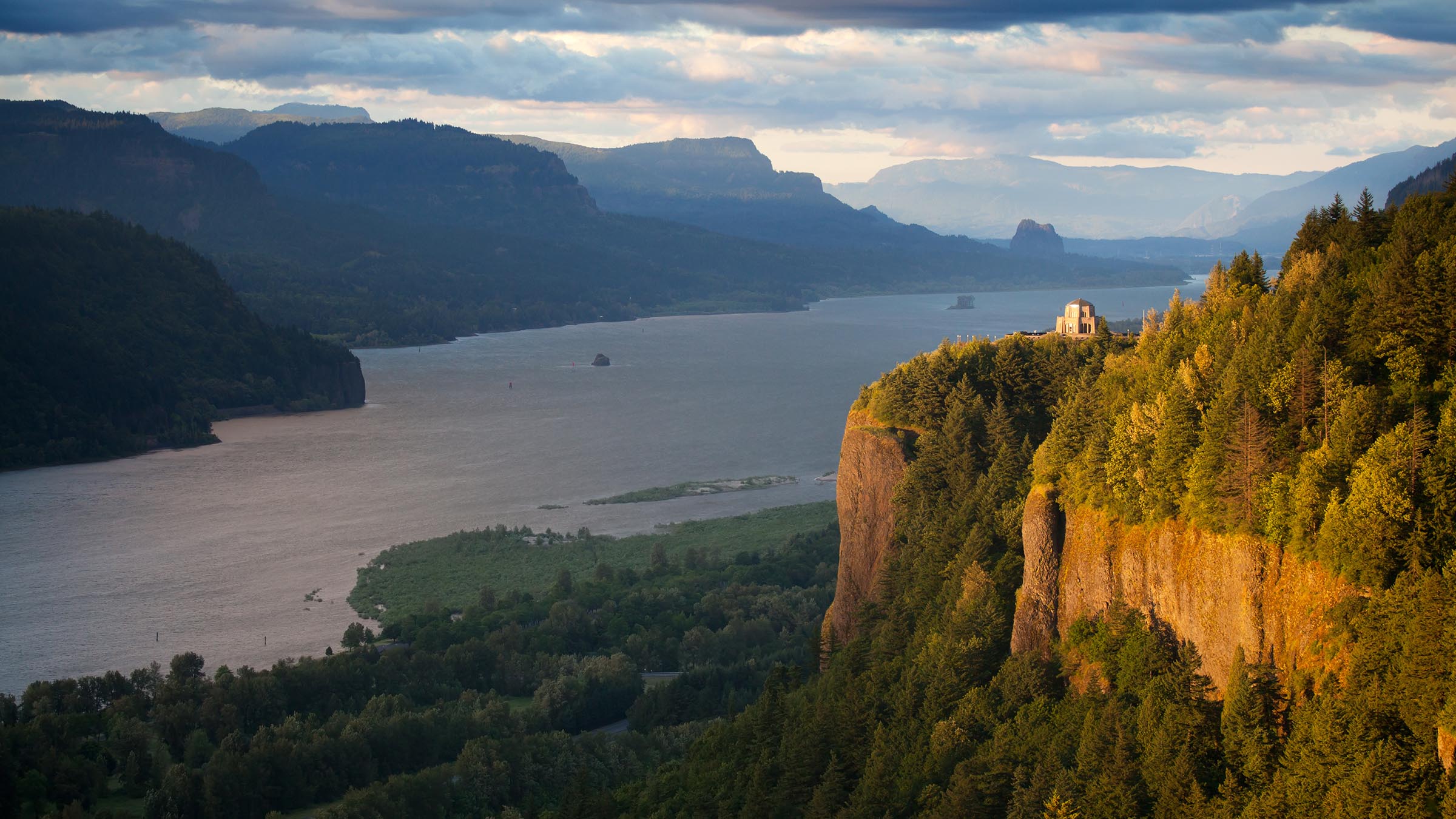 Crown Point overlooking the Columbia River Gorge, with forested cliffs and the Columbia River stretching into the distance